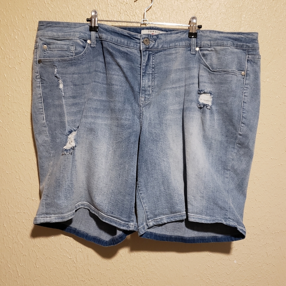 Torrid Distressed Light Wash High Waisted Shorts Size 26